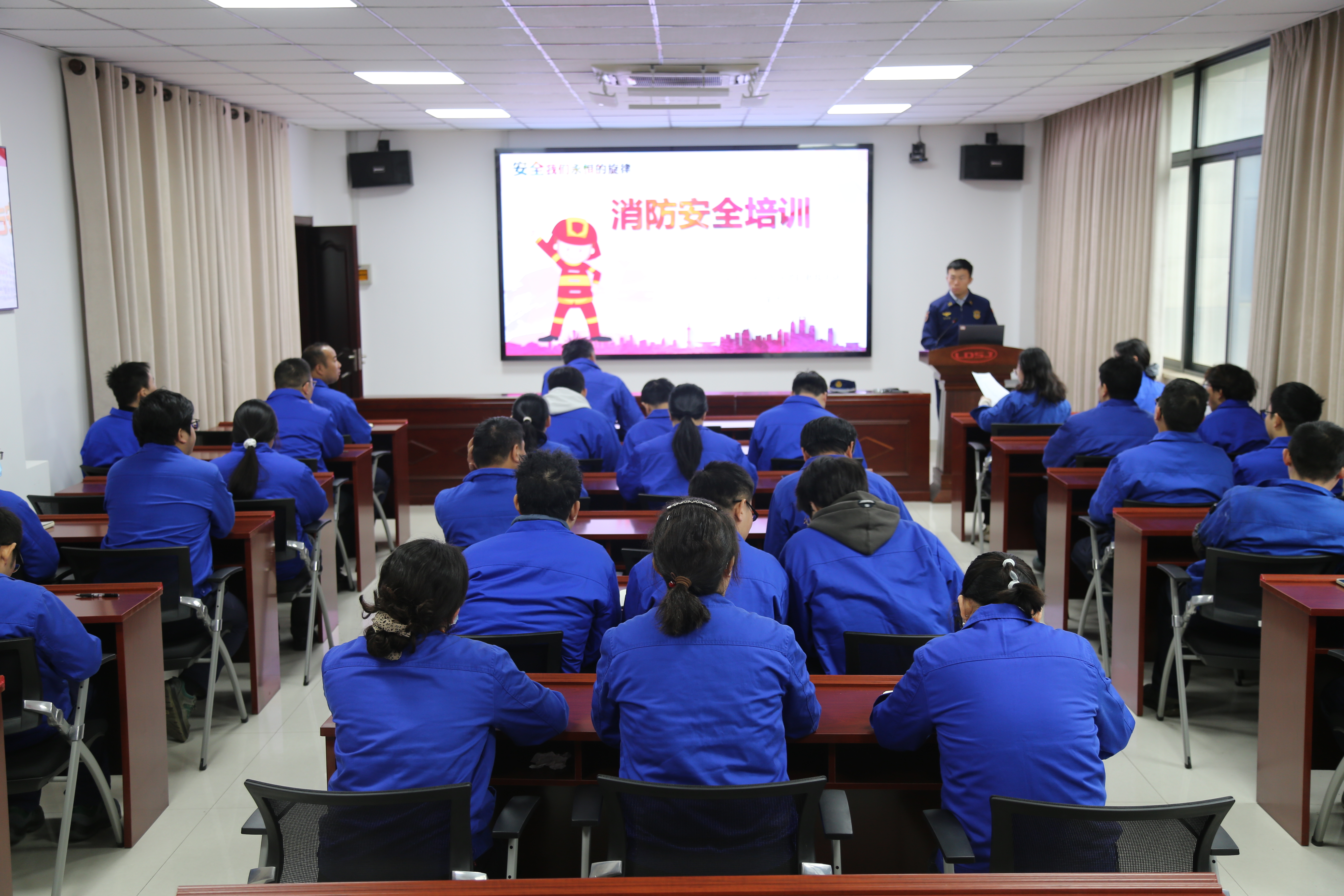 3.消防安全知識培訓(xùn).JPG 3.消防安全知識培訓(xùn).JPG